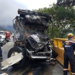 Violento accidente en el puente helicoidal de Calarcá, tres lesionados