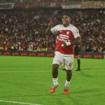 El Cardenal depende de sus oraciones, el fútbol y sus goles para clasificar a las semifinales