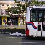 Conductor de bus arrolló un habitante de calle en Armenia